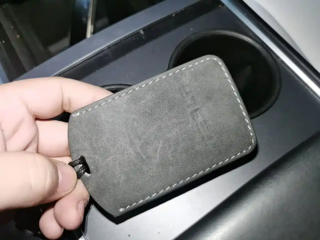 Tesla Model Y — миниатюра 9