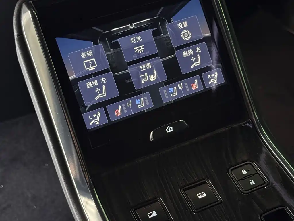 Lexus LM — миниатюра 9
