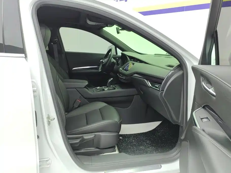 Cadillac XT4 — миниатюра 8
