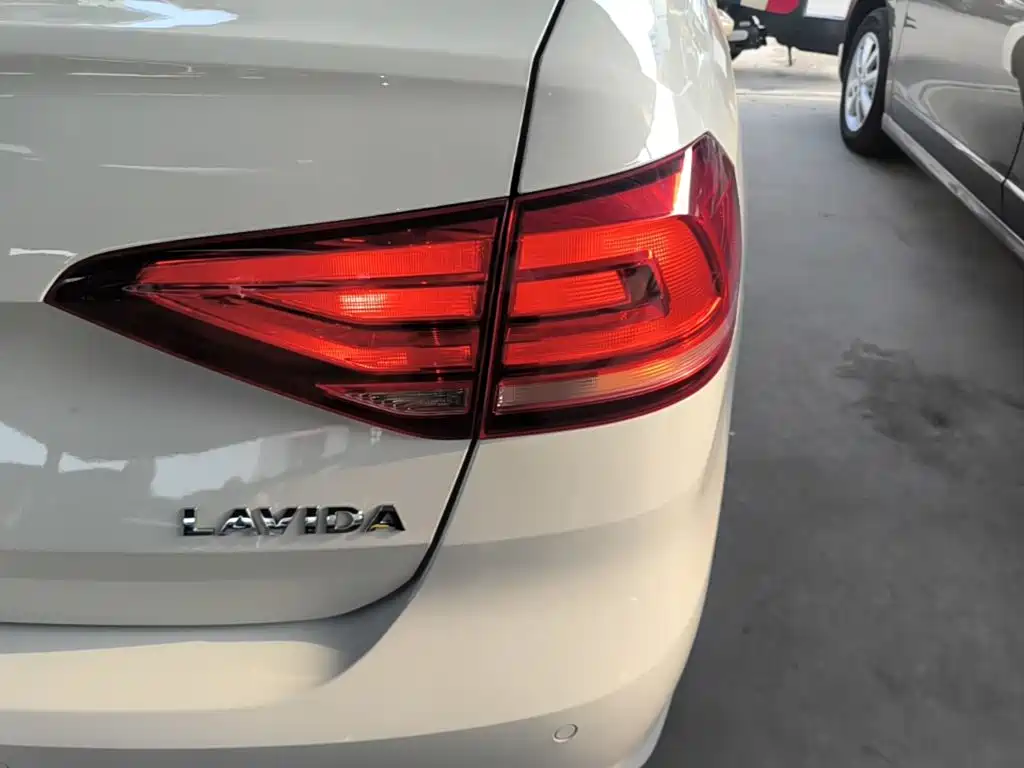 Volkswagen Lavida — миниатюра 8
