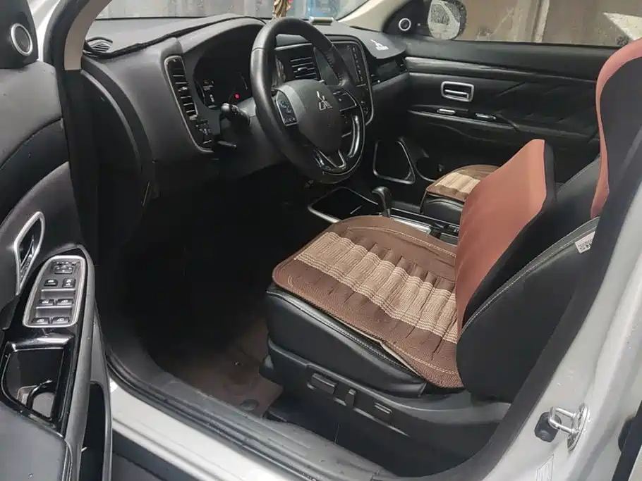 Mitsubishi Outlander — миниатюра 9