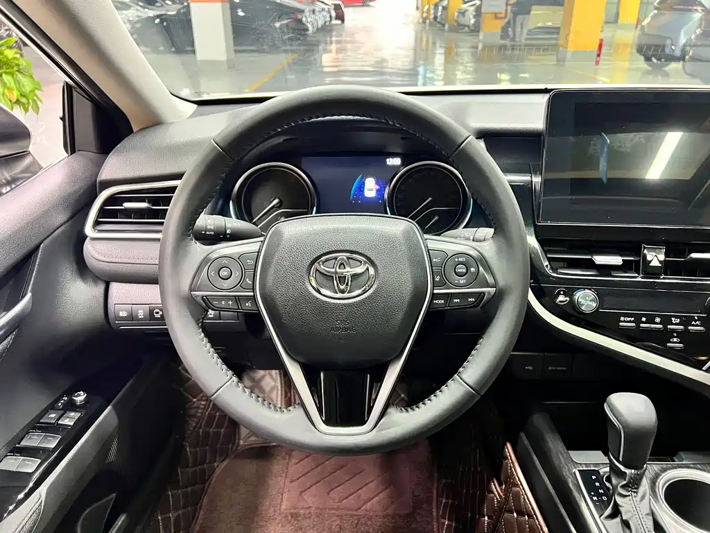 Toyota Camry — миниатюра 13
