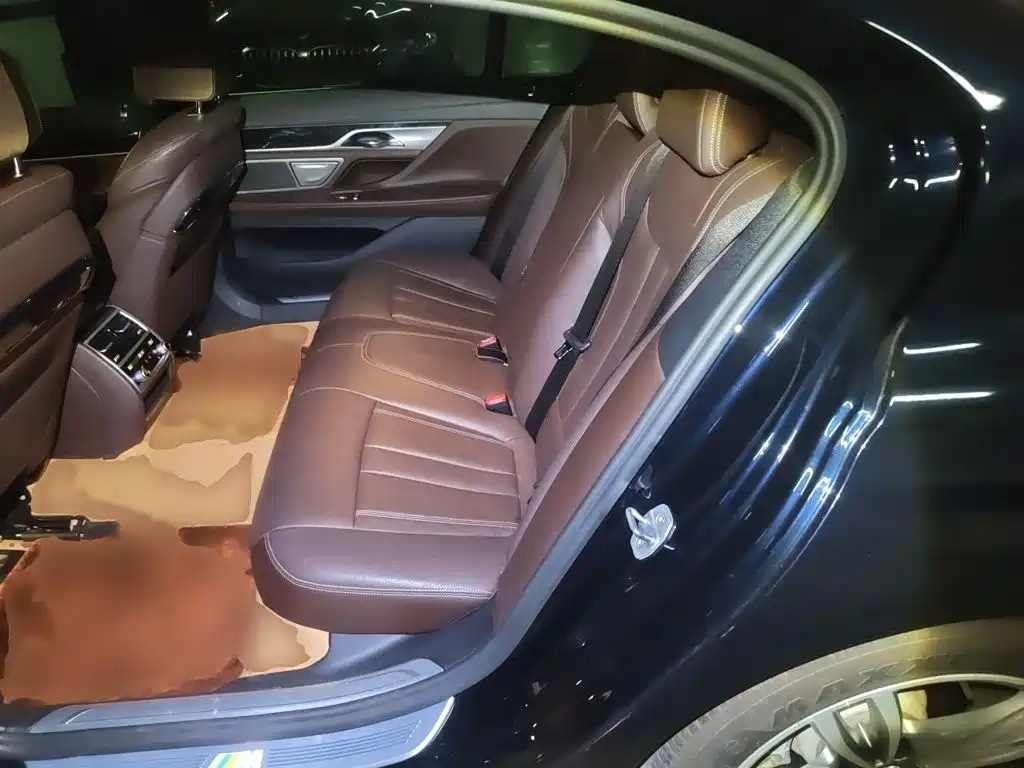 BMW 7 Series — миниатюра 15