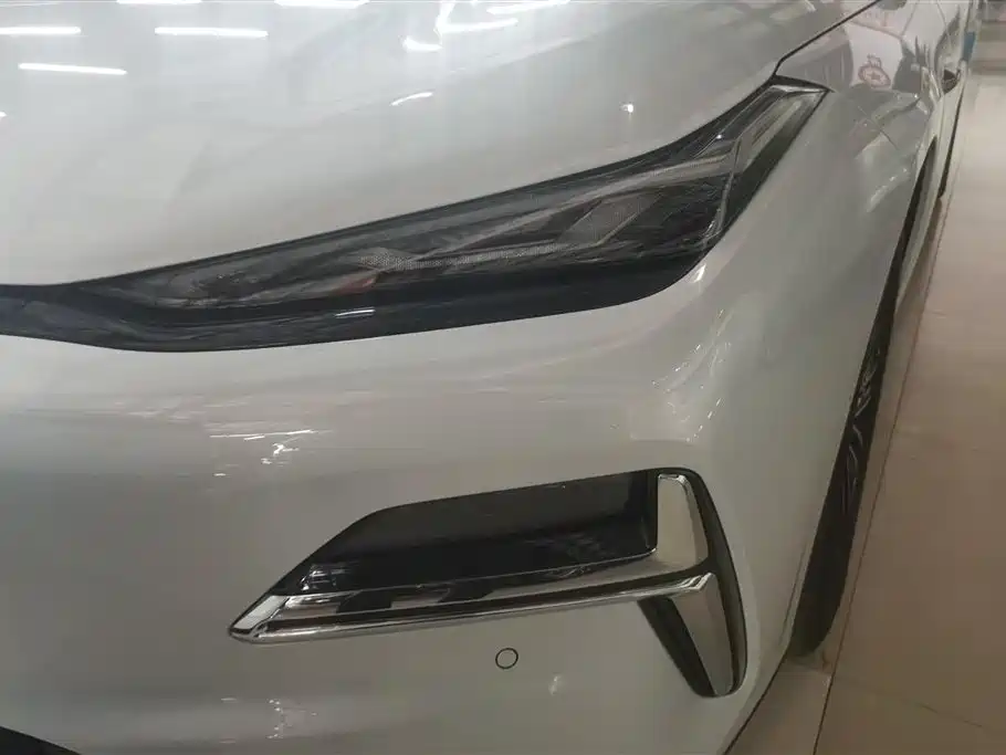 Geely Galaxy Galaxy 8 8 2025 60km EM-i Luxury