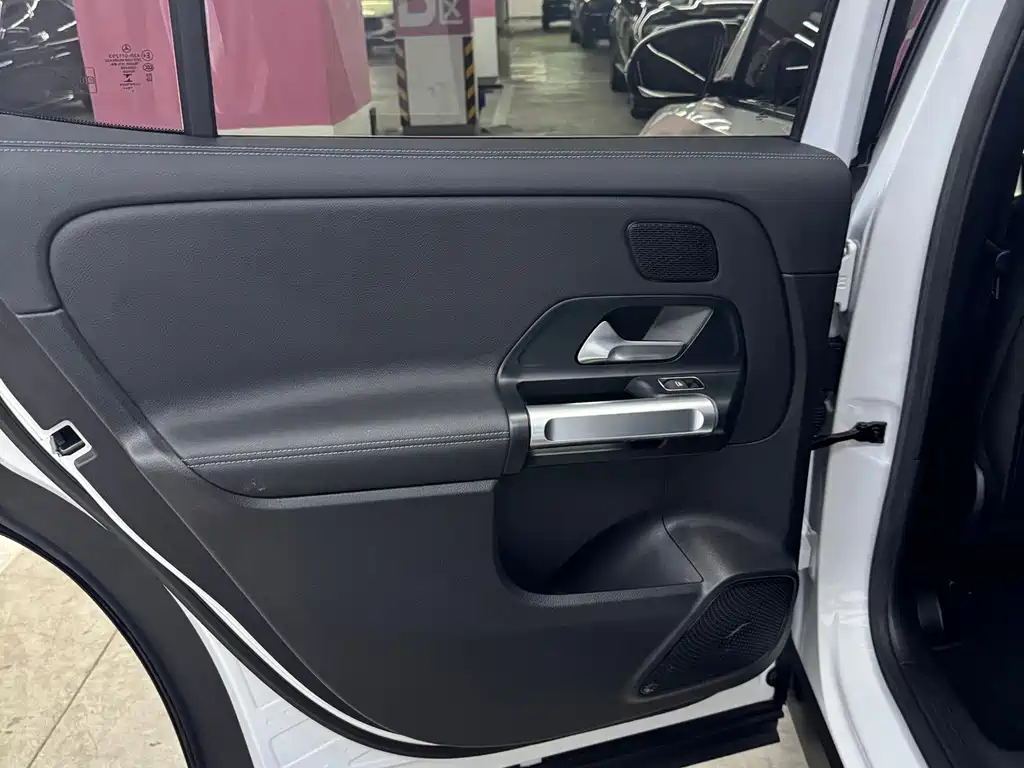 Mercedes-Benz GLB — миниатюра 8