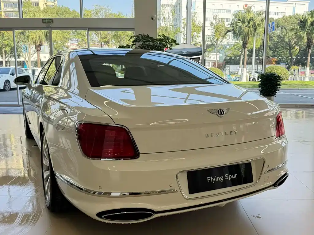 Bentley Flying Spur 2026 4.0T V8 Standard