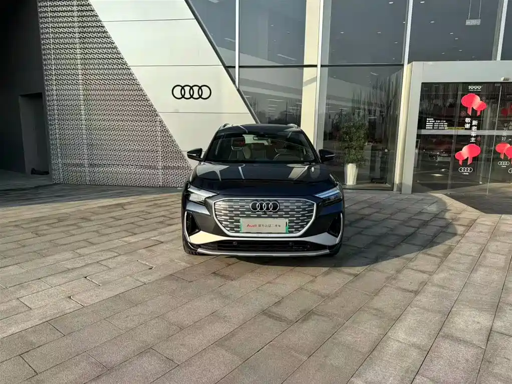 AUDI Q4 E TRON