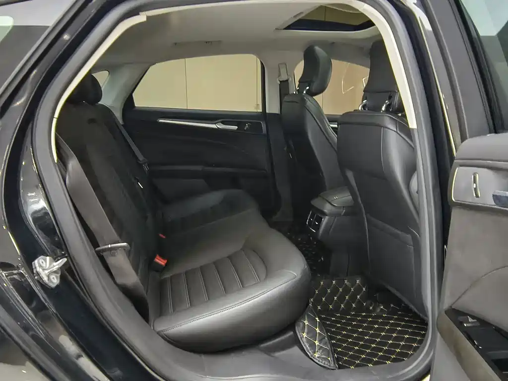 Ford Mondeo — миниатюра 12