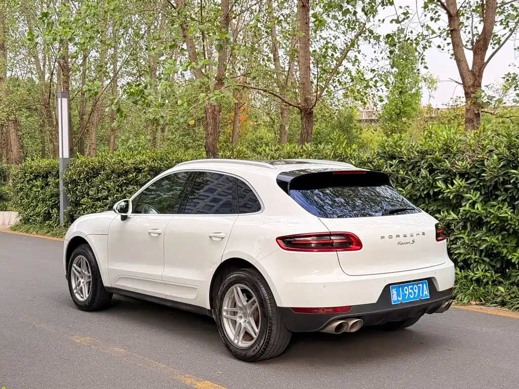 Porsche Macan — миниатюра 3
