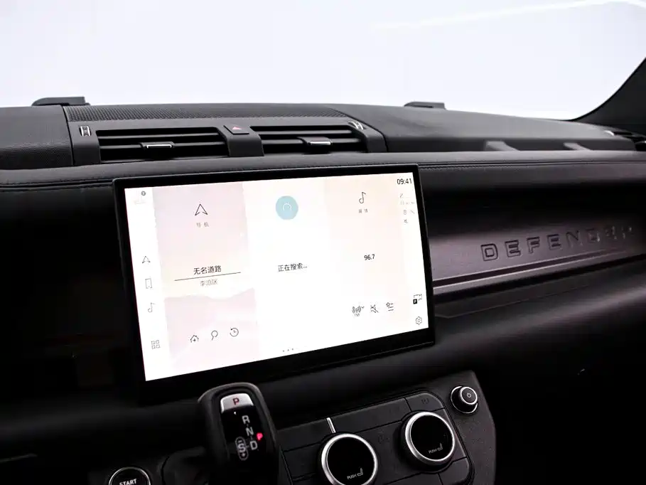 Land Rover Defender — миниатюра 8
