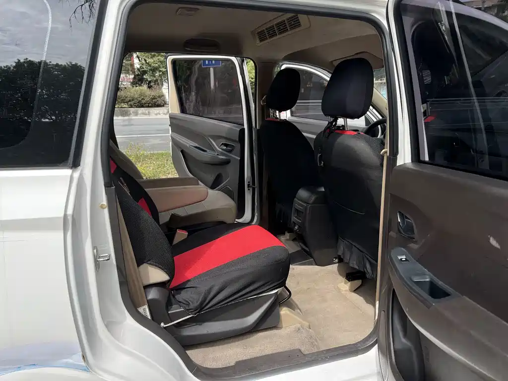 Wuling Hongguang — миниатюра 2