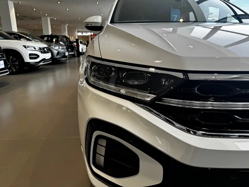Volkswagen T-Roc — миниатюра 21