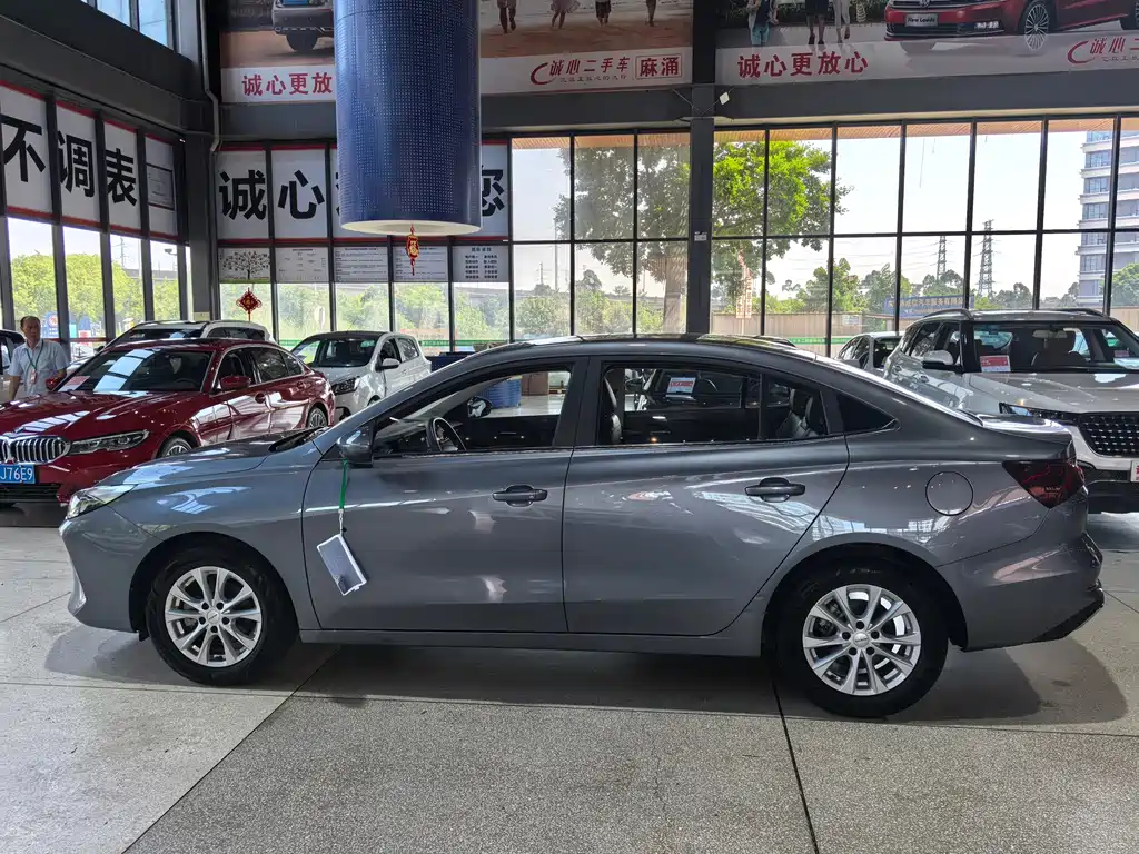 Roewe i5 — миниатюра 2