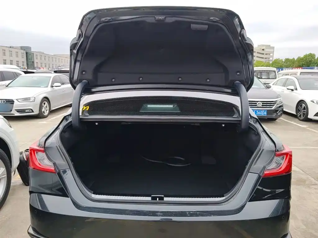 Toyota Camry — миниатюра 19