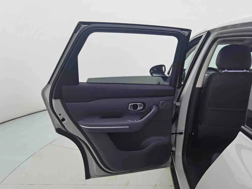 Leapmotor Leapmotor C10 — миниатюра 12
