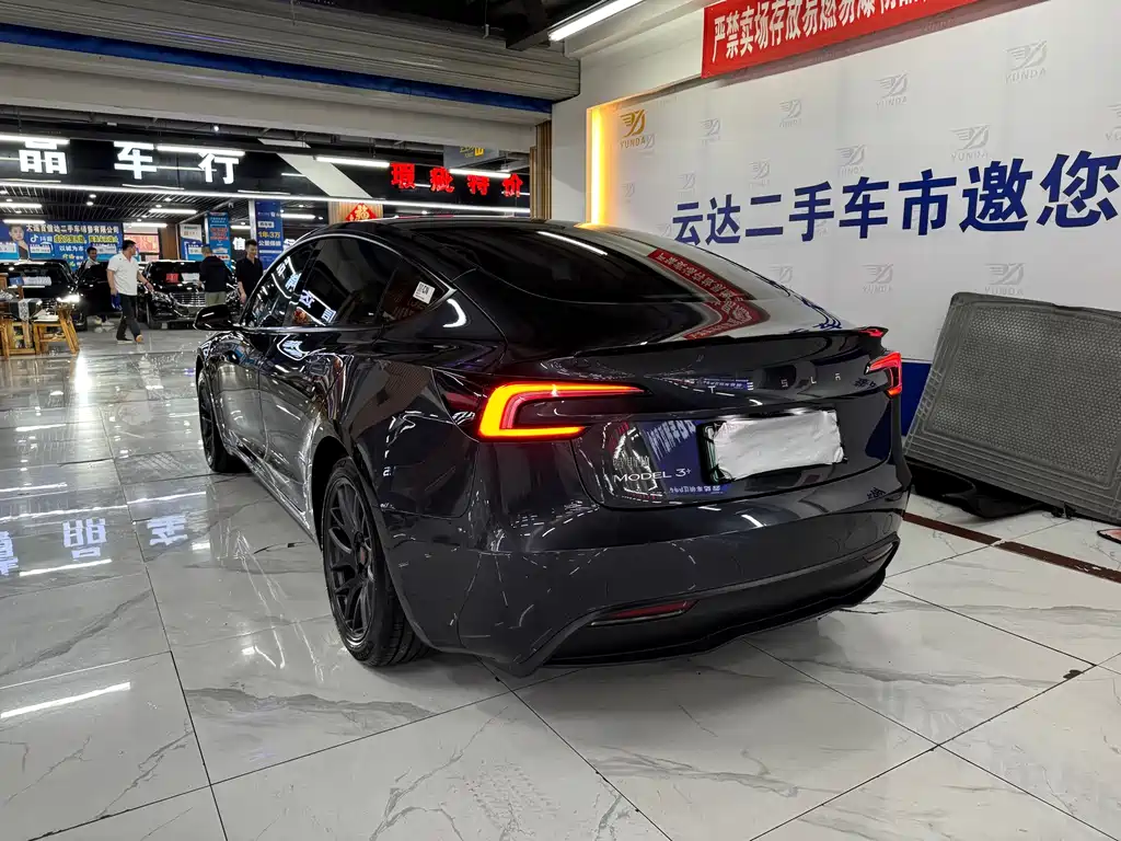 Tesla Model 3 — миниатюра 8