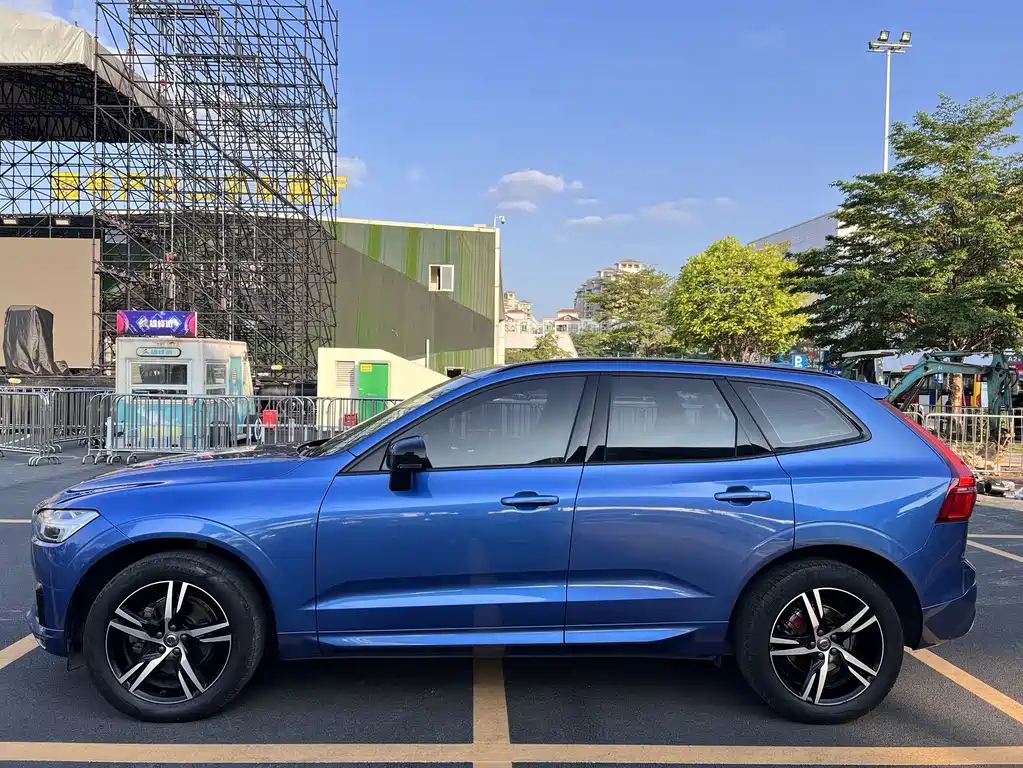 Volvo XC60 T5 4WD Smart Vision Sport Edition, фото 3