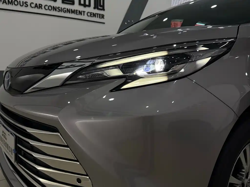 Toyota Sienna — миниатюра 31