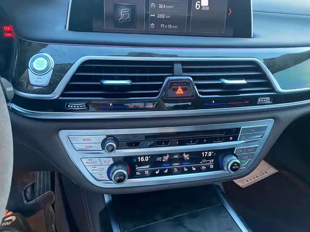 BMW 7 Series — миниатюра 7