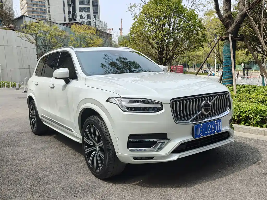 Volvo XC90 2022 B6 Luxury 7 мест
