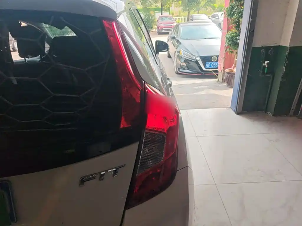 Honda Fit — миниатюра 8