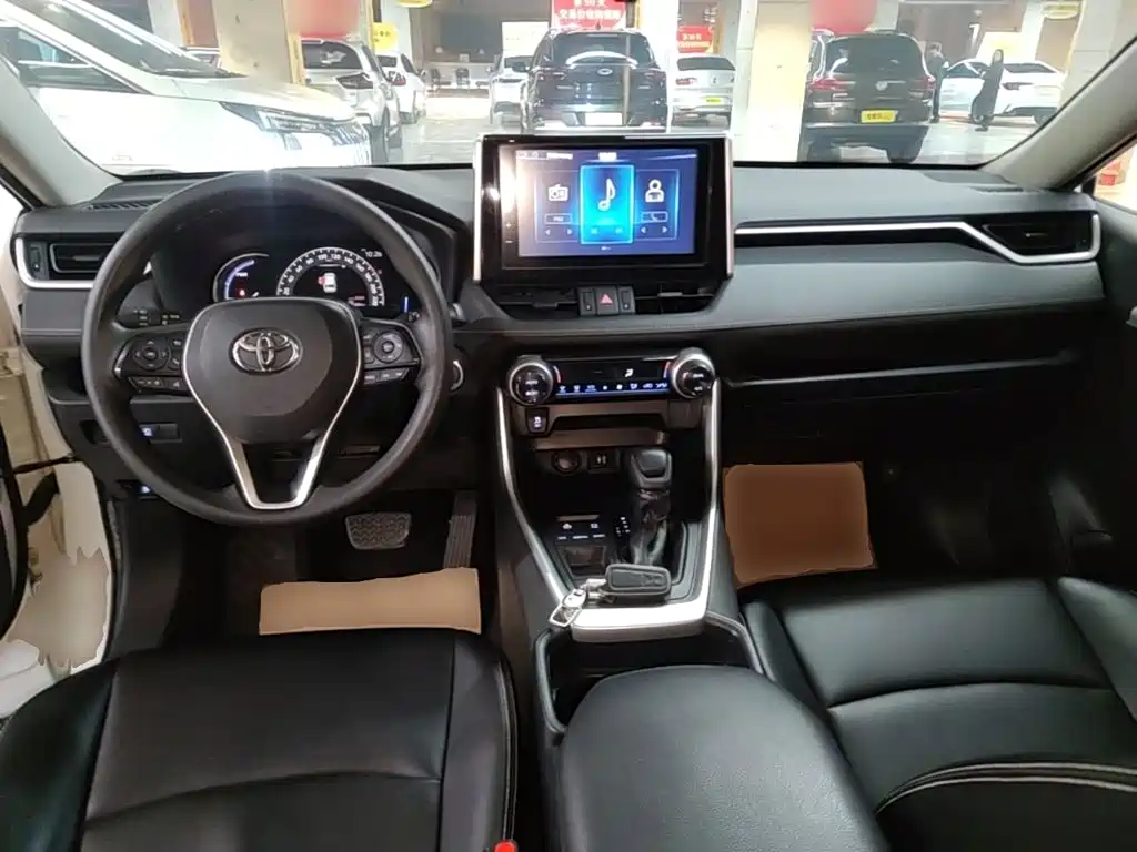 Toyota RAV4 — миниатюра 10
