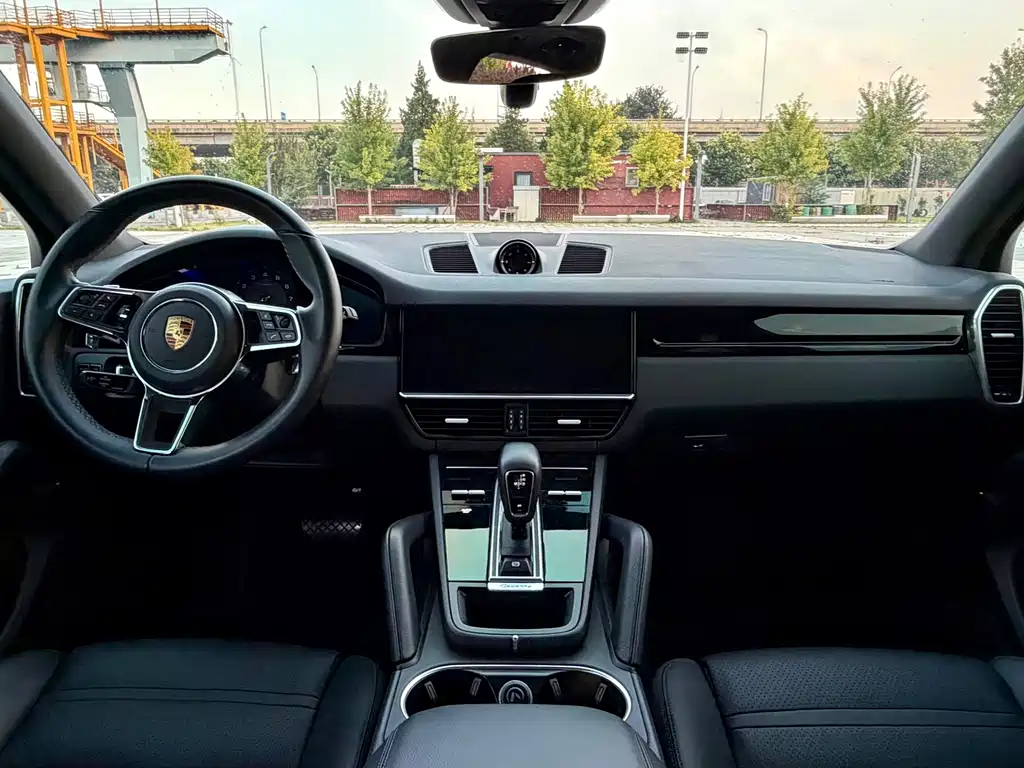 Porsche Cayenne — миниатюра 8