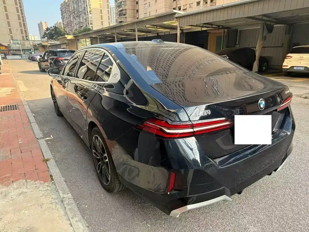 BMW 5 Series — миниатюра 3
