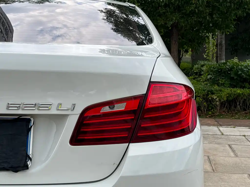 BMW 5 Series — миниатюра 21