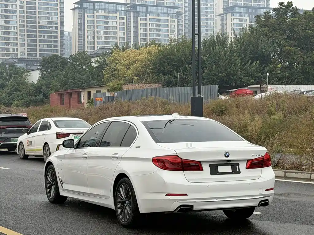 BMW 5 Series New Energy — миниатюра 5