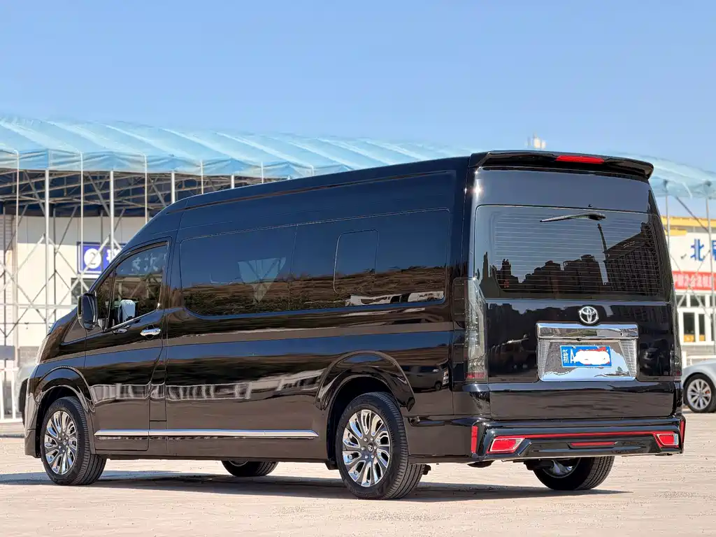 Toyota Hiace — миниатюра 6