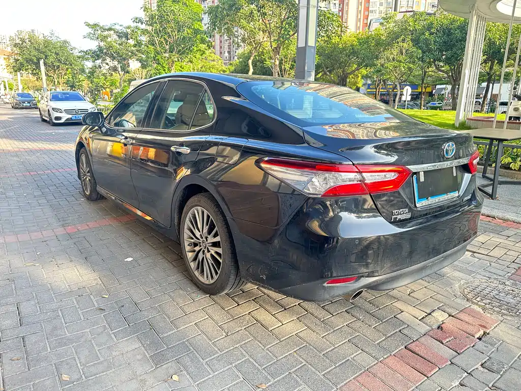 Toyota Camry - фото 5