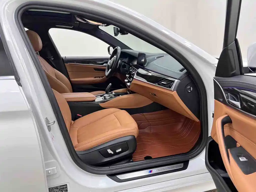 BMW 5 Series — миниатюра 24