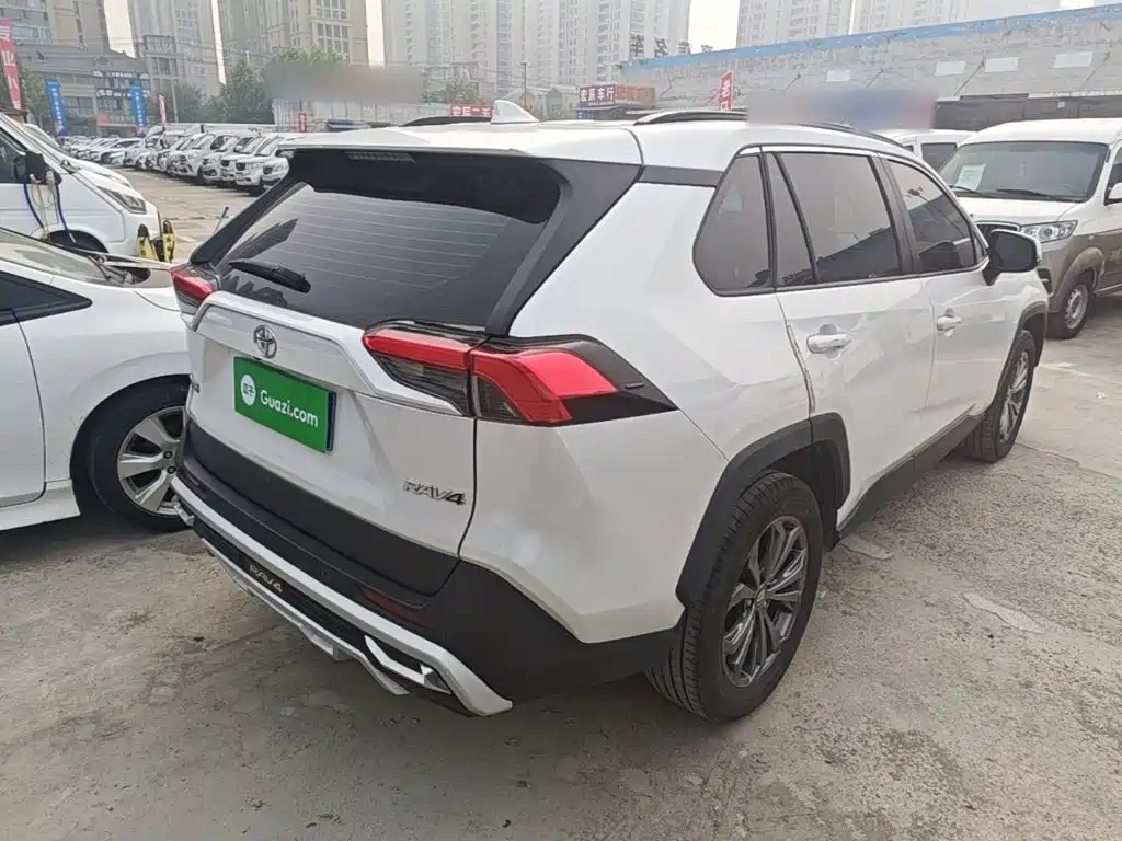 Toyota RAV4 — миниатюра 7