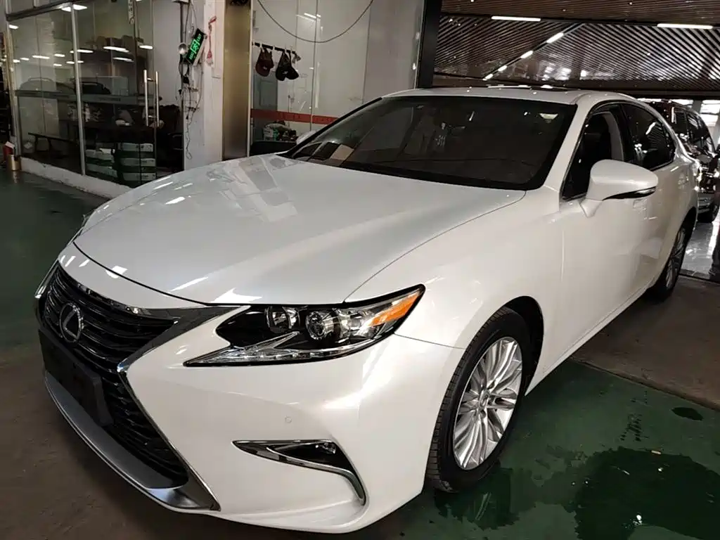 Lexus ES 2016