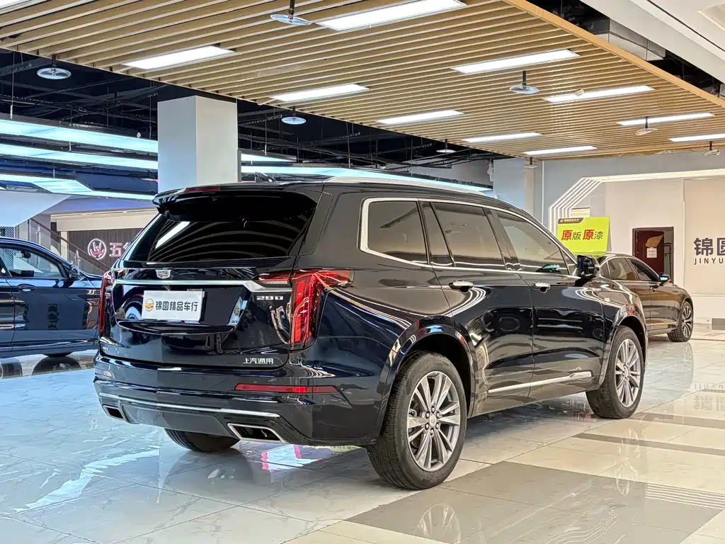 CADILLAC XT6