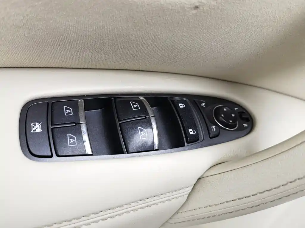 Nissan Patrol — миниатюра 9