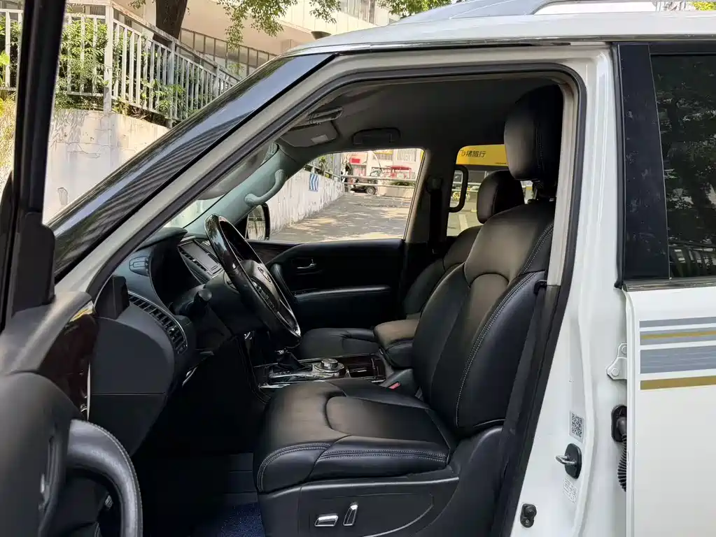 Nissan Patrol — миниатюра 10