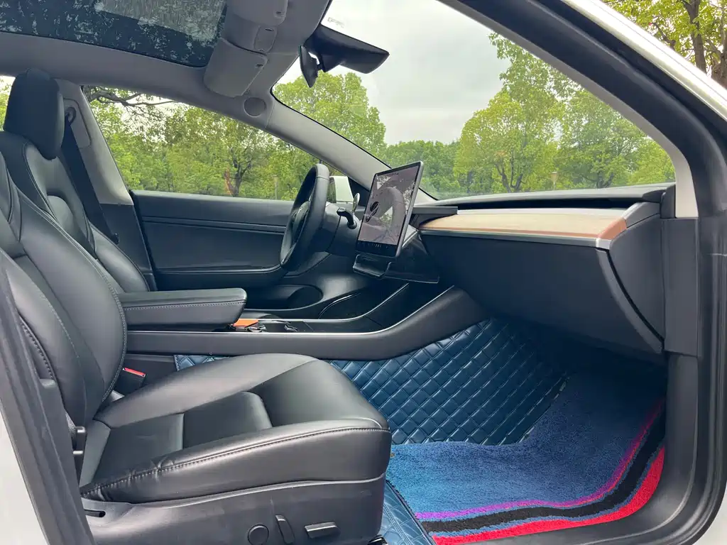 Tesla Model 3 — миниатюра 21