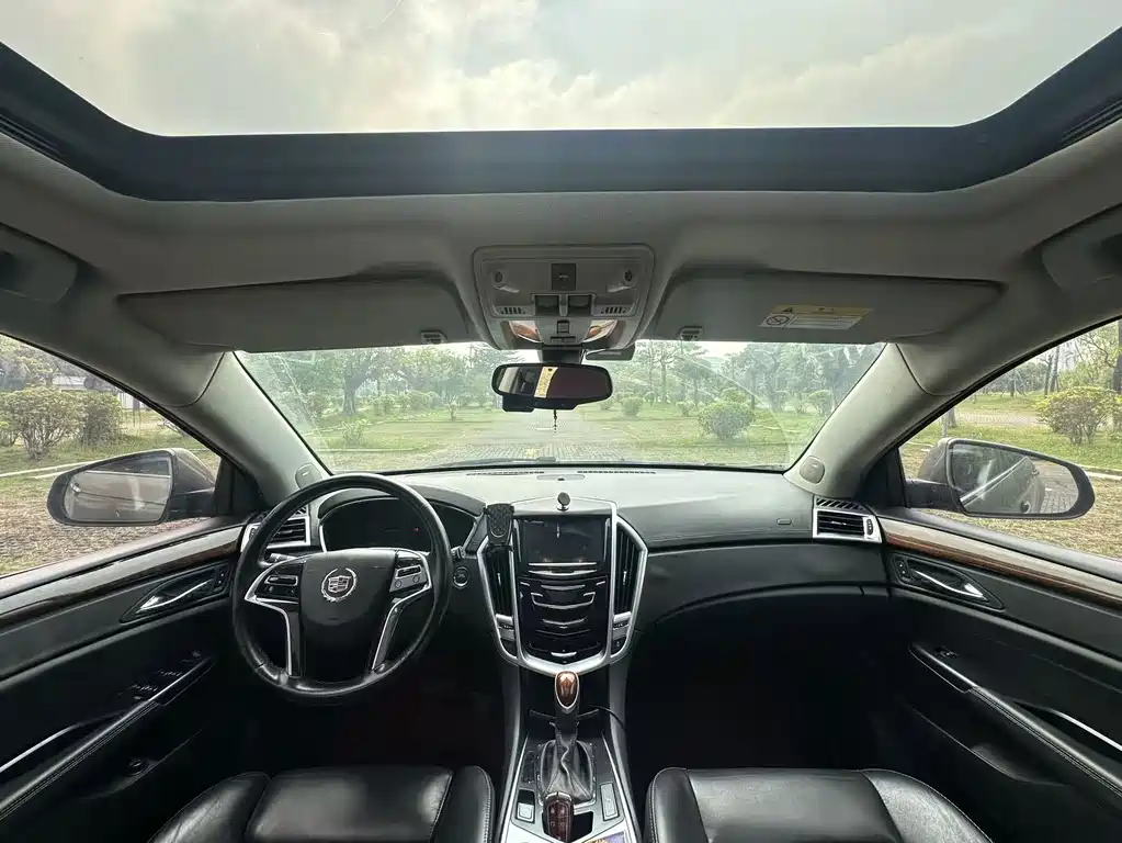 Cadillac SRX — миниатюра 6