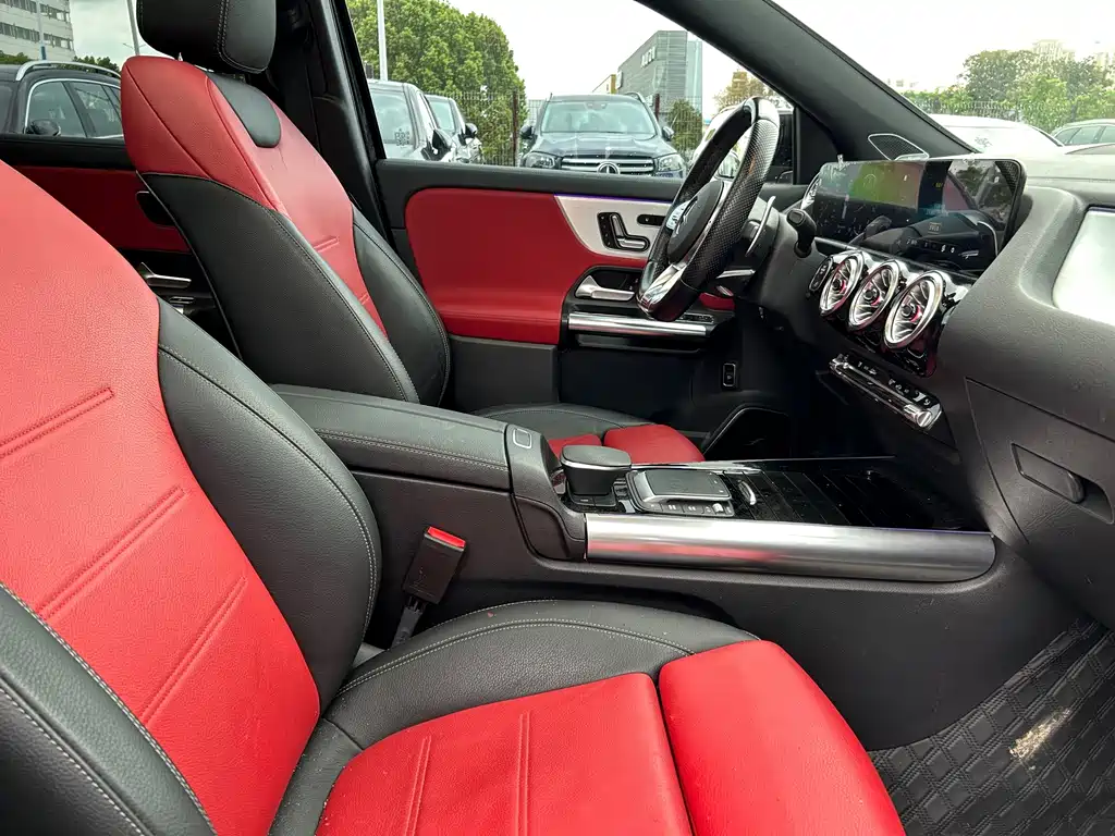 Mercedes-Benz GLA AMG — миниатюра 11