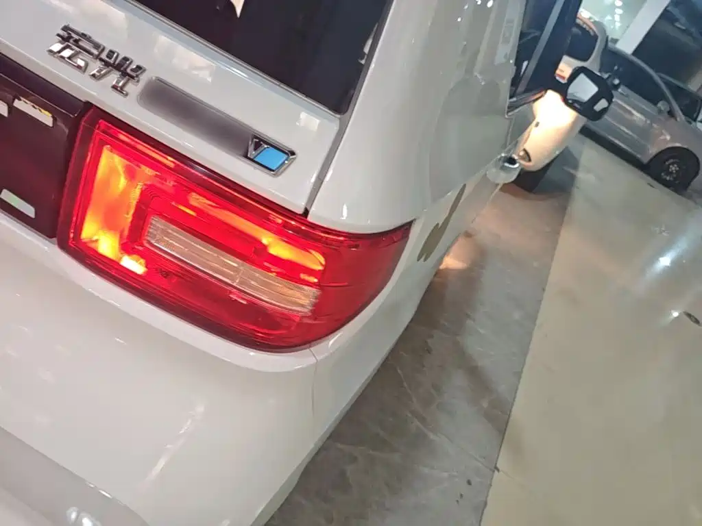 Wuling MINIEV — миниатюра 8