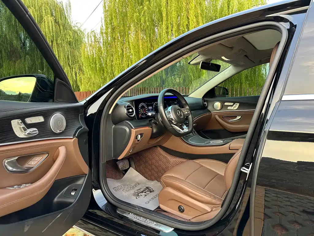 Mercedes-Benz E-Class — миниатюра 5