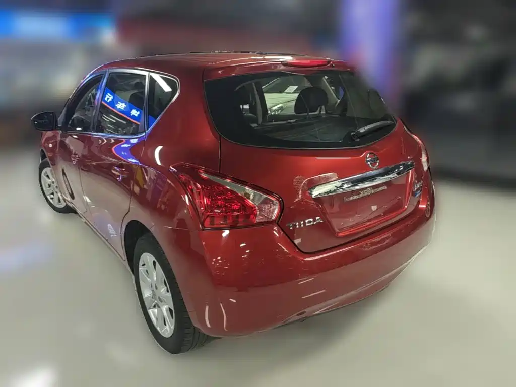 Nissan Tiida — миниатюра 7