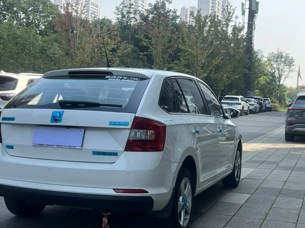 Skoda Rapid Spaceback — миниатюра 19
