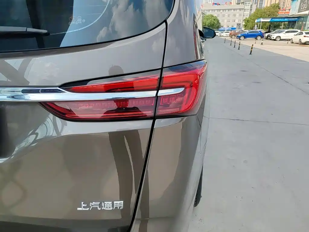 Buick GL8 — миниатюра 8
