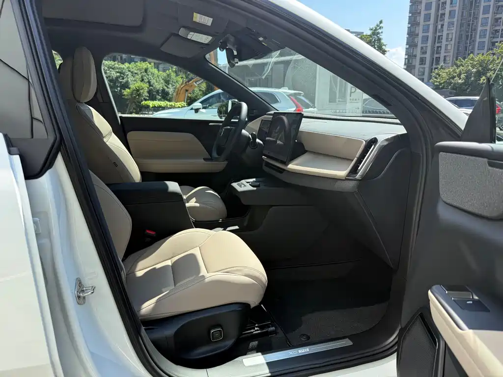 Volvo XC70 PHEV — миниатюра 13