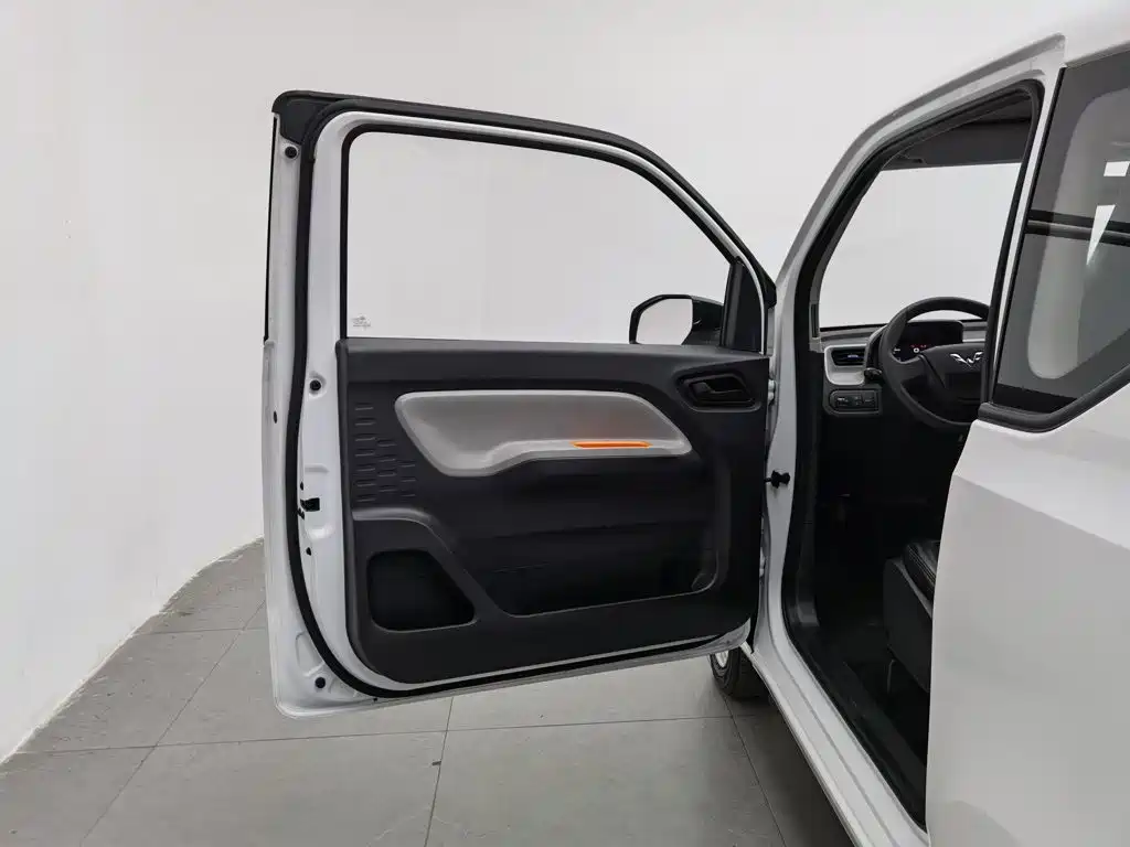 Wuling MINIEV — миниатюра 8