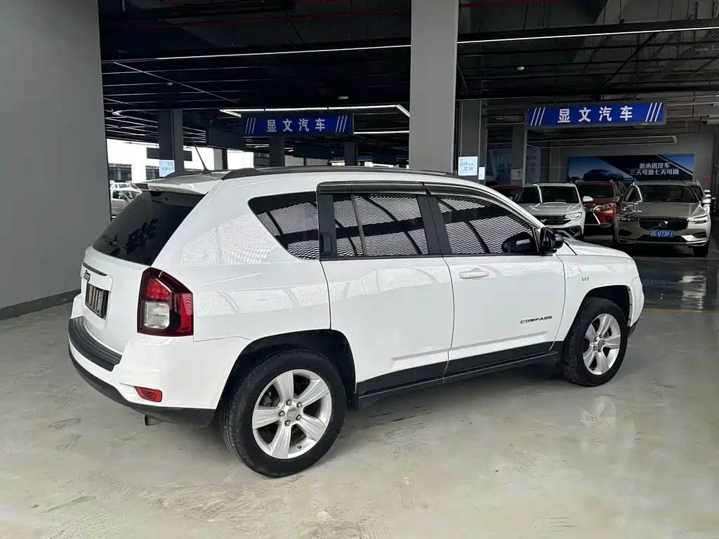 Jeep Compass (Import) Facelift 2.0L 2WD Progressive Edition, фото 6