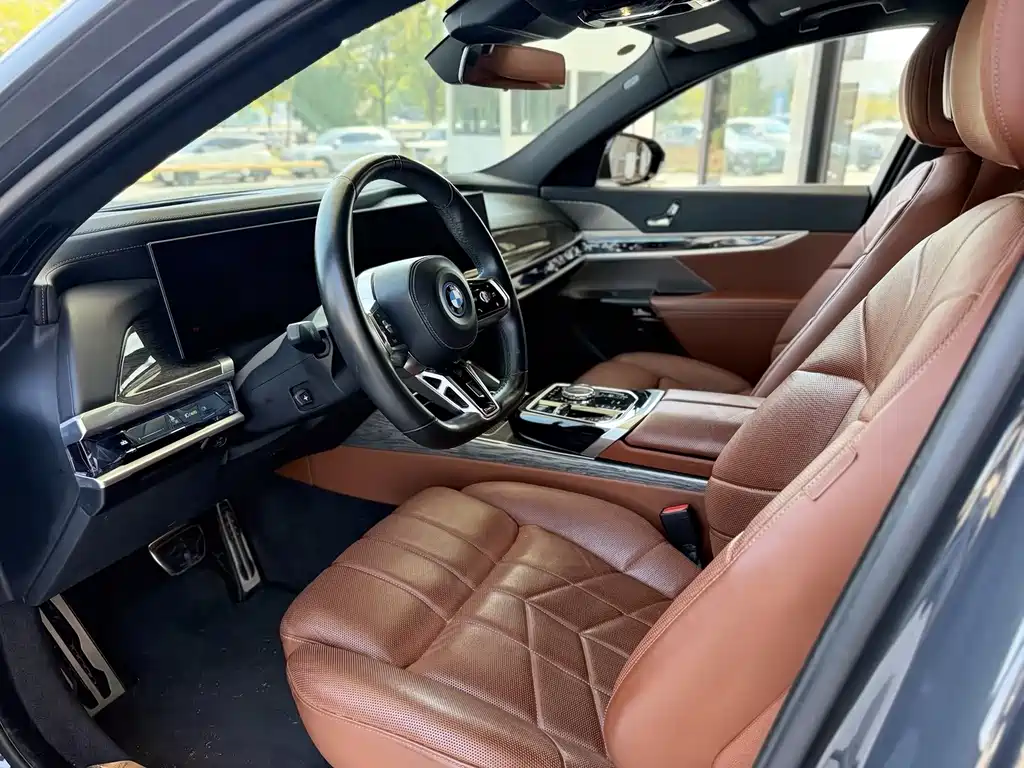 BMW i7 — миниатюра 8